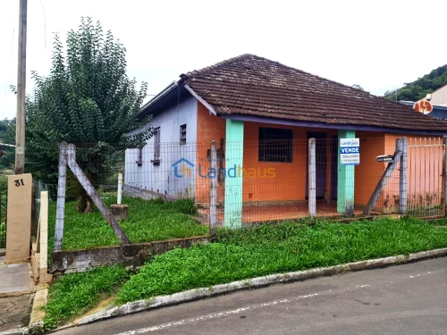Casa / Sobrado à venda em Centro, Lindolfo Collor