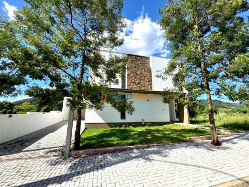 Casa / Sobrado à venda em Centro, Presidente Lucena