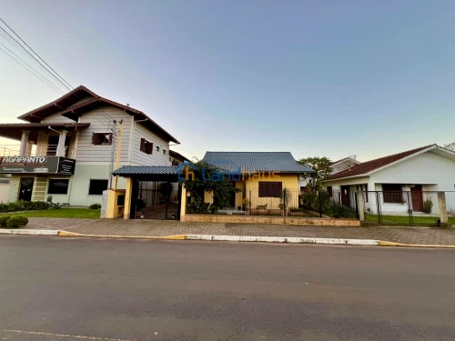 Casa / Sobrado à venda em Centro, Presidente Lucena